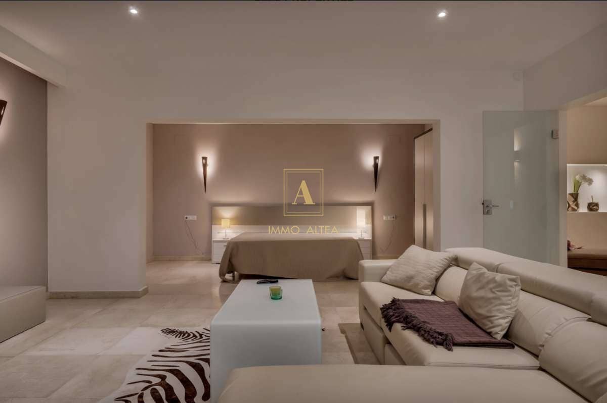 4 bedroom Villa for sale in Alicante / Alacant city - € 1,650,000 (Ref: 9566876)