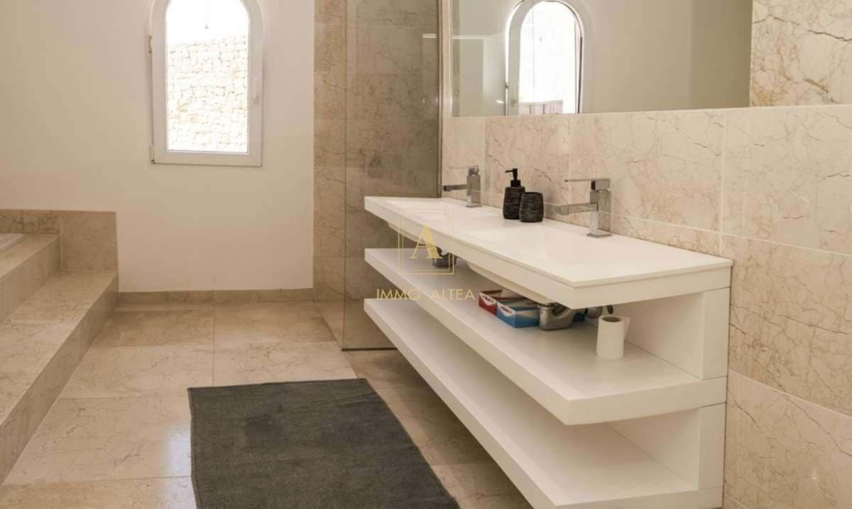 4 bedroom Villa for sale in Alicante / Alacant city - € 1,650,000 (Ref: 9566876)