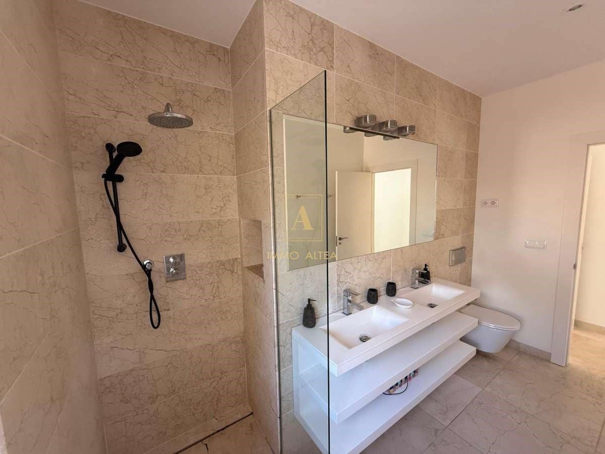 4 bedroom Villa for sale in Alicante / Alacant city - € 1,650,000 (Ref: 9566876)