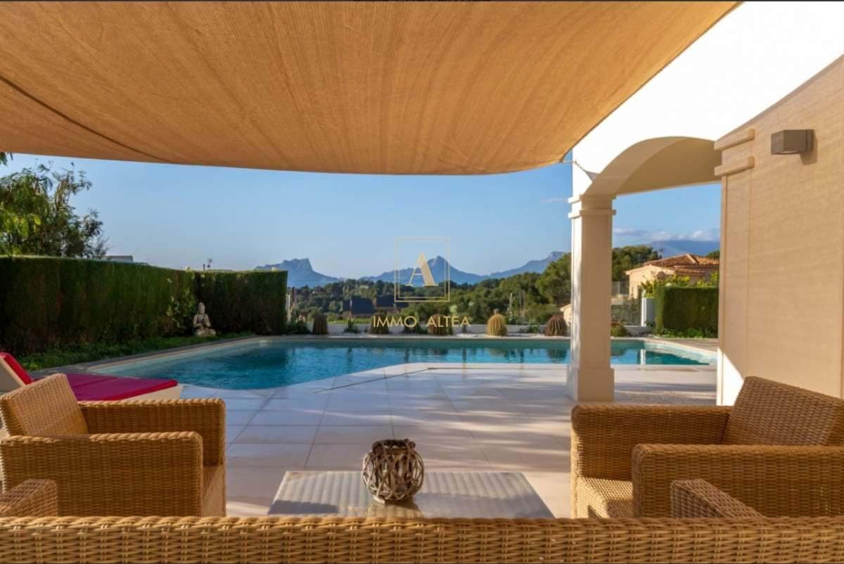 4 bedroom Villa for sale in Alicante / Alacant city - € 1,650,000 (Ref: 9566876)