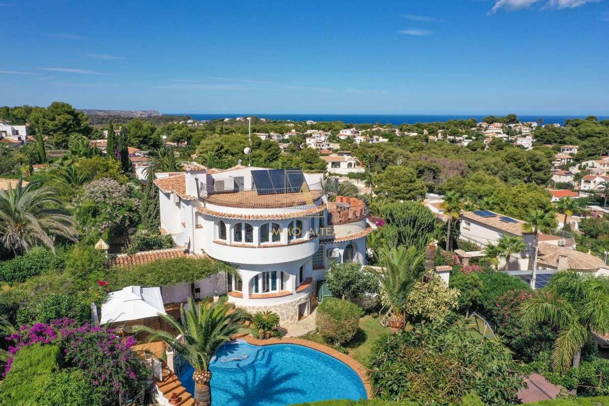 5 soverom Villa til salgs i Alicante by med svømmebasseng garasje - € 1 850 000 (Ref: 9566878)