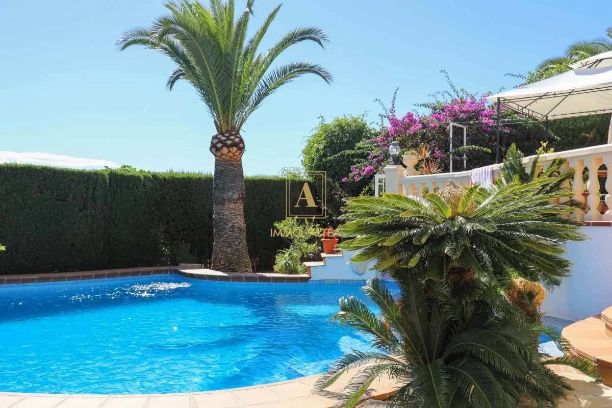 5 soverom Villa til salgs i Alicante by med svømmebasseng garasje - € 1 850 000 (Ref: 9566878)