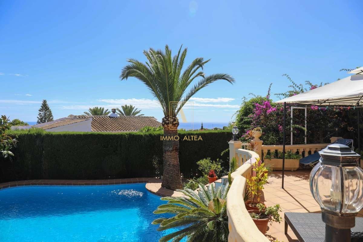 5 soverom Villa til salgs i Alicante by med svømmebasseng garasje - € 1 850 000 (Ref: 9566878)