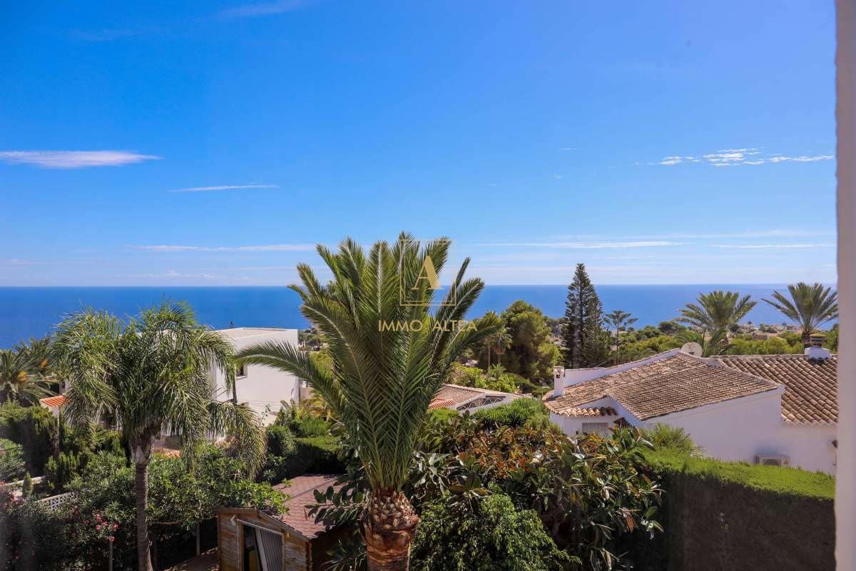 5 soverom Villa til salgs i Alicante by med svømmebasseng garasje - € 1 850 000 (Ref: 9566878)