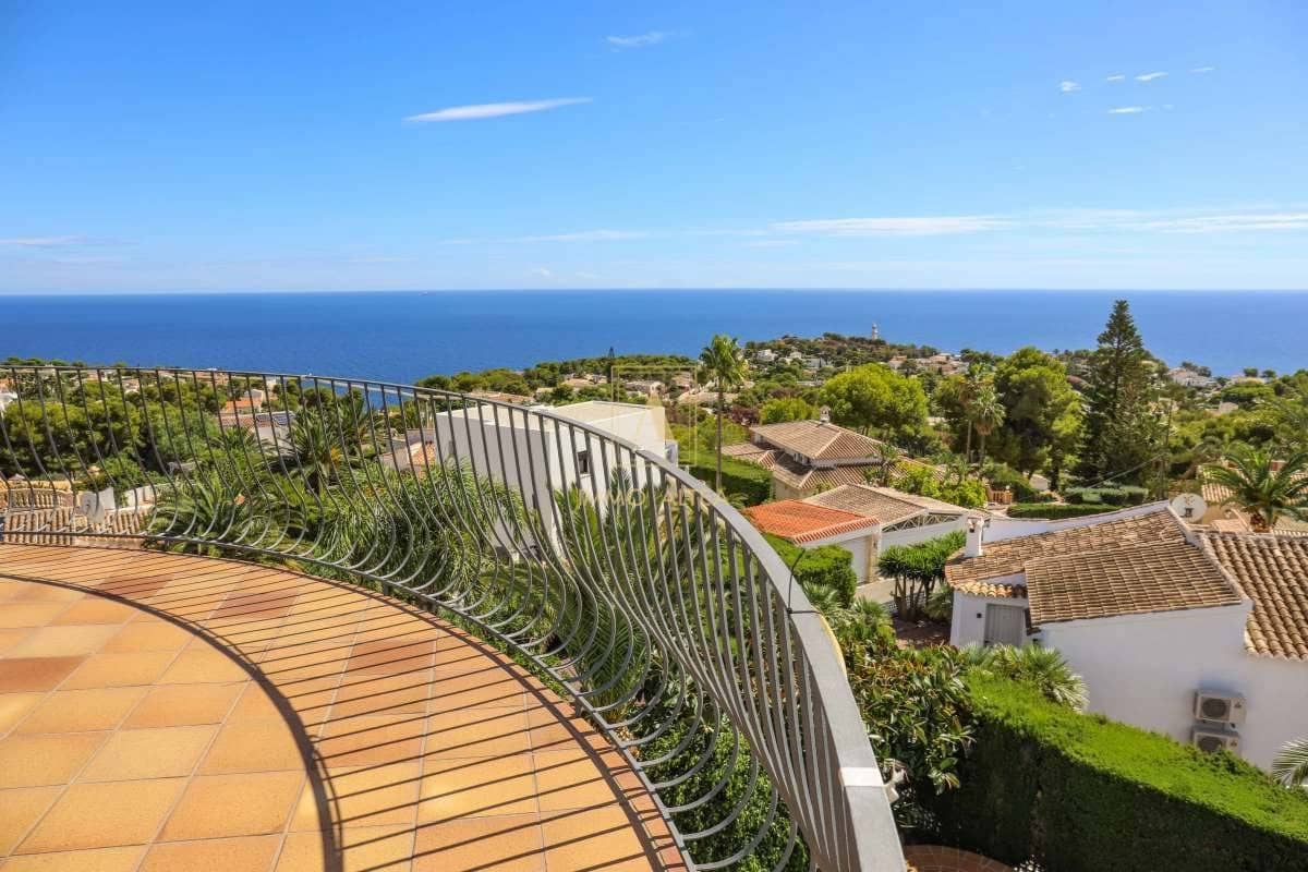 5 soverom Villa til salgs i Alicante by med svømmebasseng garasje - € 1 850 000 (Ref: 9566878)