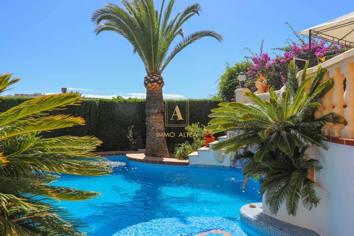 5 soverom Villa til salgs i Alicante by med svømmebasseng garasje - € 1 850 000 (Ref: 9566878)