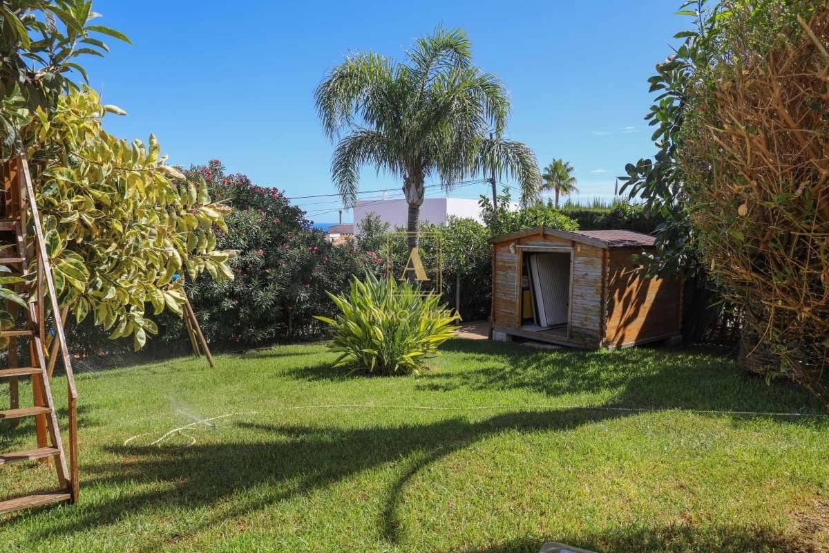 5 soverom Villa til salgs i Alicante by med svømmebasseng garasje - € 1 850 000 (Ref: 9566878)