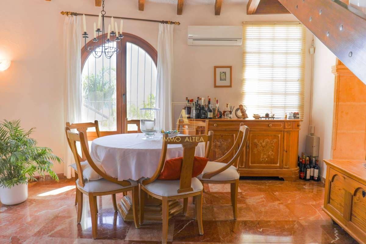 5 soverom Villa til salgs i Alicante by med svømmebasseng garasje - € 1 850 000 (Ref: 9566878)