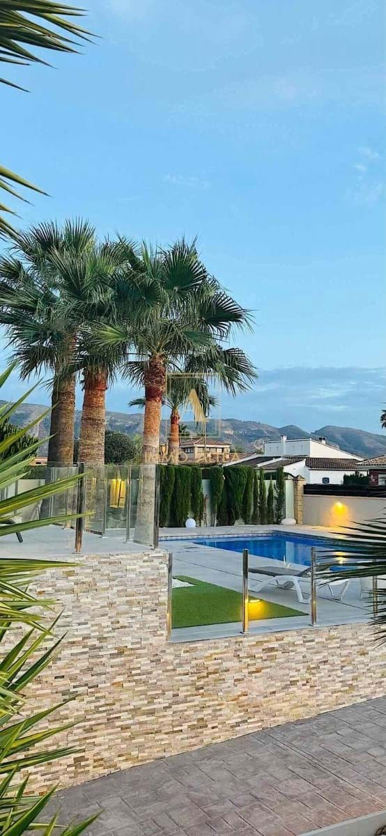 4 makuuhuone Huvila myytävänä paikassa Alicante kaupunki mukana uima-altaan 
autotalli - 1 195 000 € (Ref: 9566880)