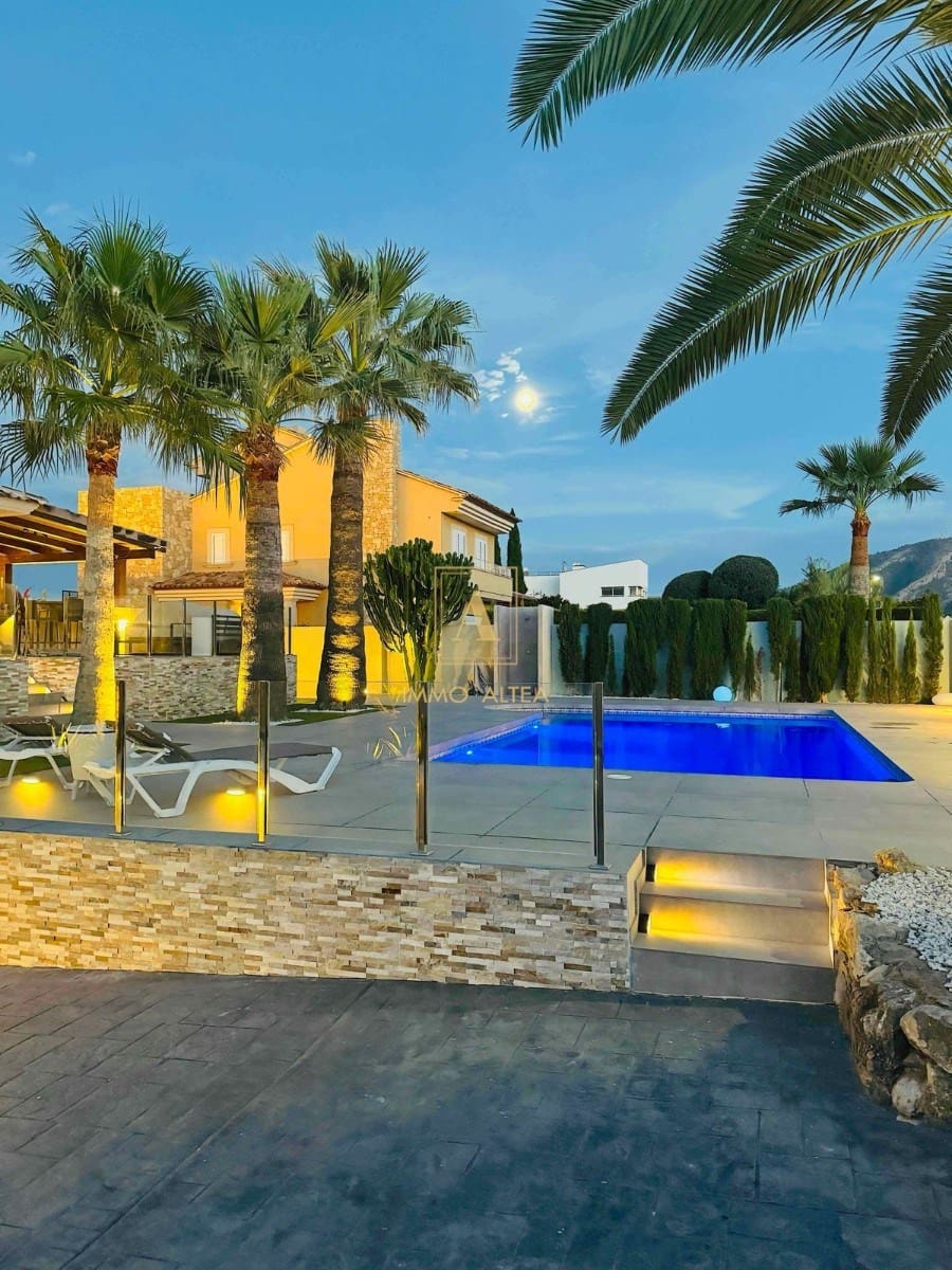 4 makuuhuone Huvila myytävänä paikassa Alicante kaupunki mukana uima-altaan 
autotalli - 1 195 000 € (Ref: 9566880)