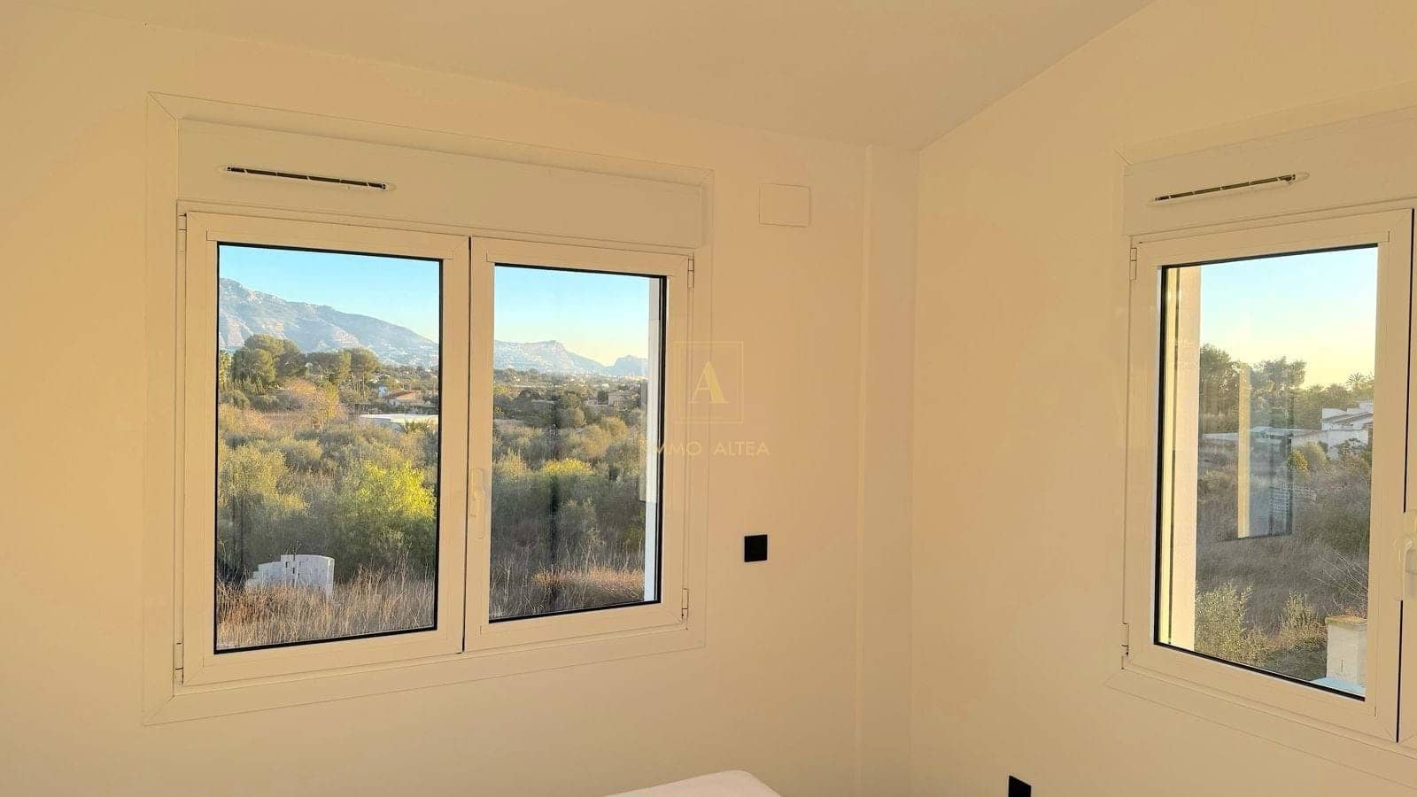 4 makuuhuone Huvila myytävänä paikassa Alicante kaupunki mukana uima-altaan 
autotalli - 1 195 000 € (Ref: 9566880)