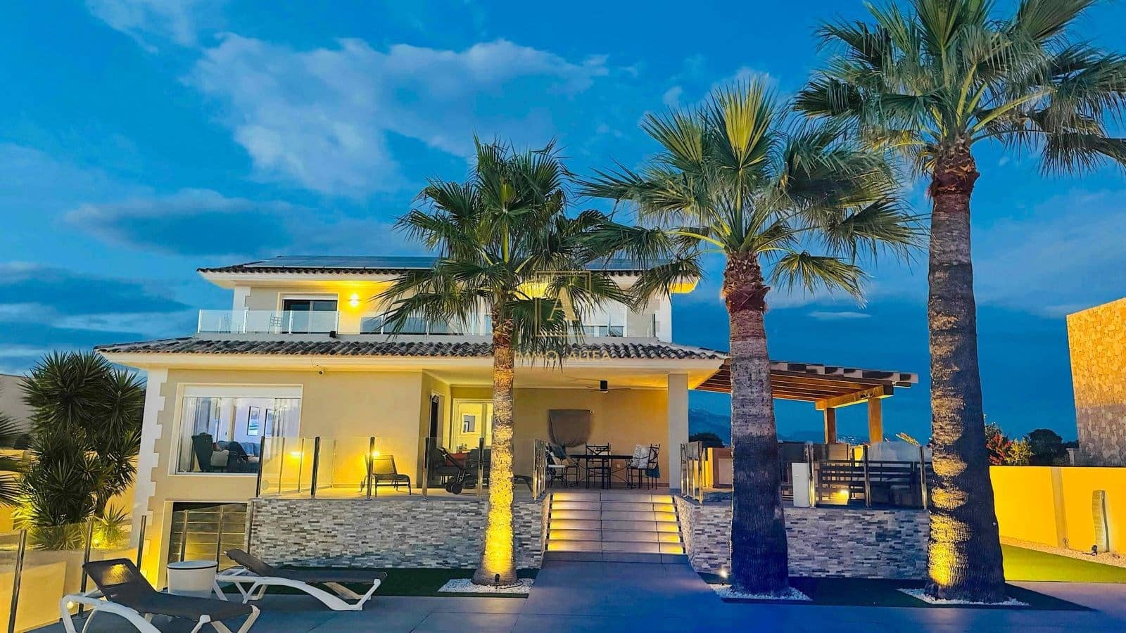 4 makuuhuone Huvila myytävänä paikassa Alicante kaupunki mukana uima-altaan 
autotalli - 1 195 000 € (Ref: 9566880)