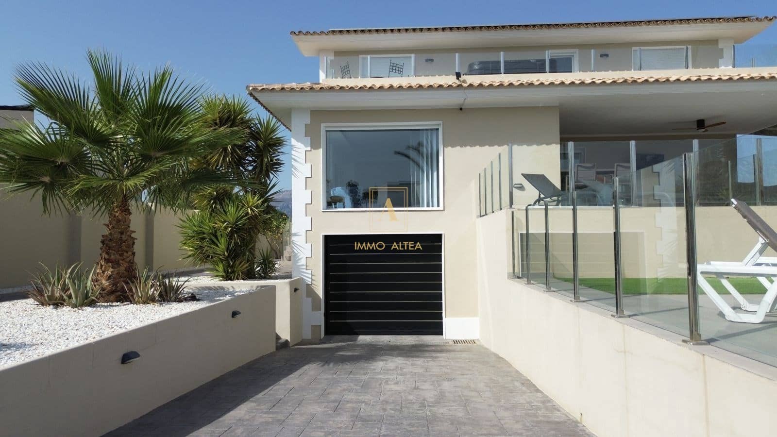 4 makuuhuone Huvila myytävänä paikassa Alicante kaupunki mukana uima-altaan 
autotalli - 1 195 000 € (Ref: 9566880)