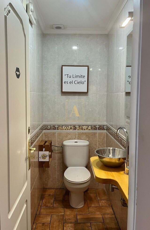 Erhverv til salg i Alicante by - € 475.000 (Ref: 9566881)