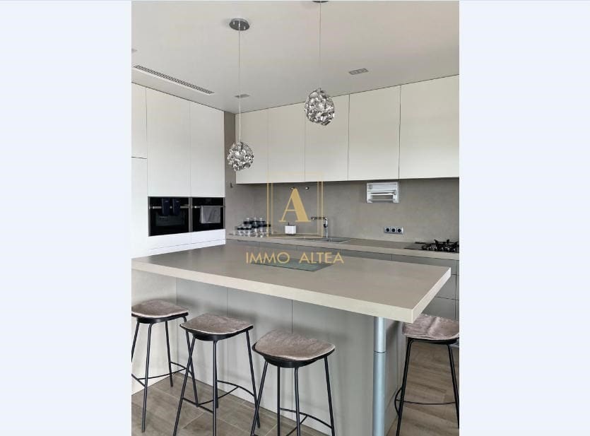 3 makuuhuone Huvila myytävänä paikassa Alicante kaupunki - 3 255 000 € (Ref: 9566884)