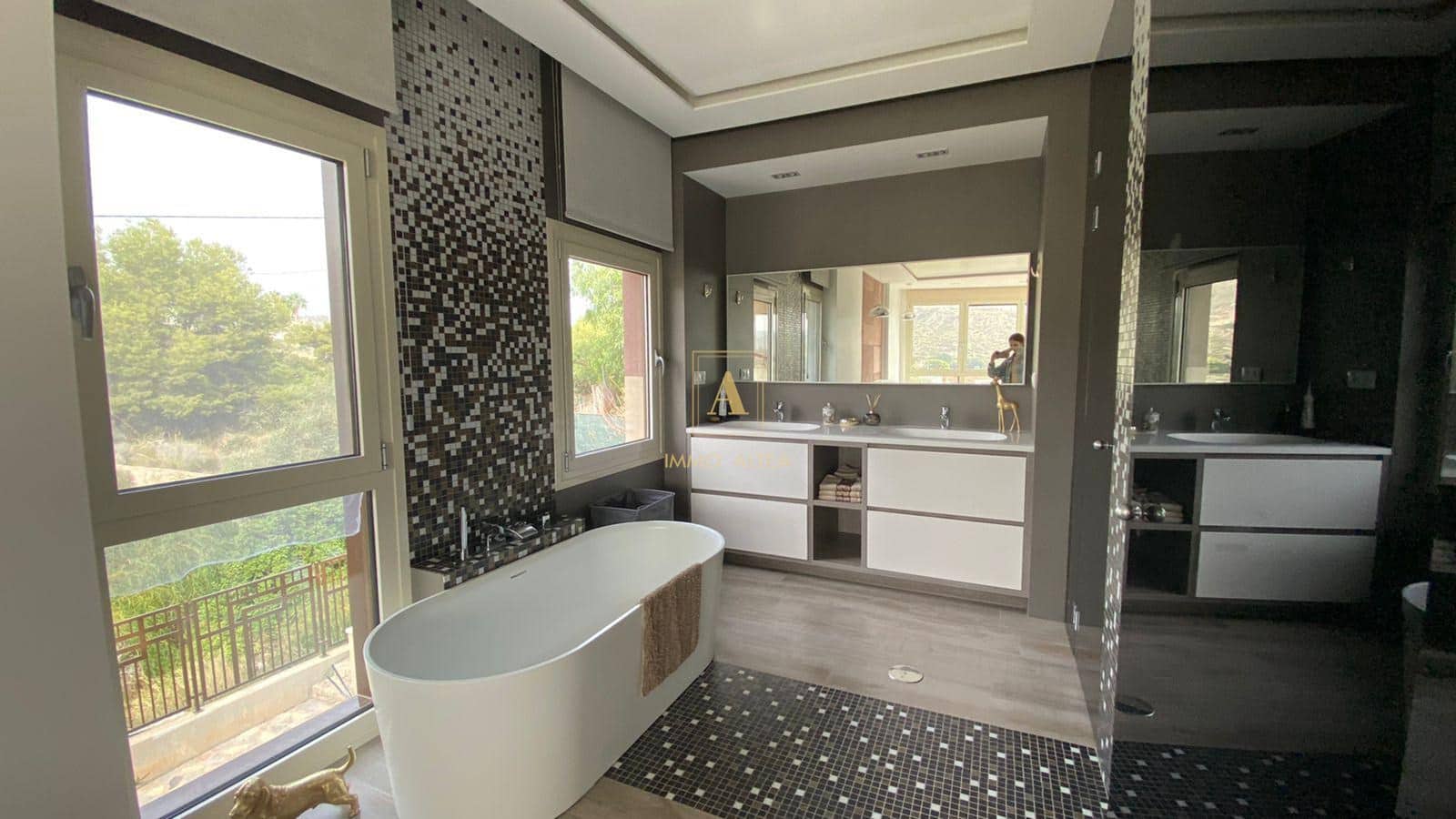 3 makuuhuone Huvila myytävänä paikassa Alicante kaupunki - 3 255 000 € (Ref: 9566884)