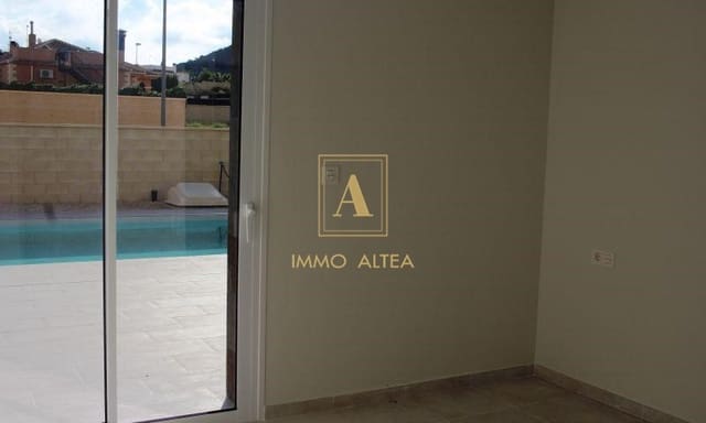 3 soveværelse Villa til salg i La Romana med swimmingpool - € 345.000 (Ref: 9566894)