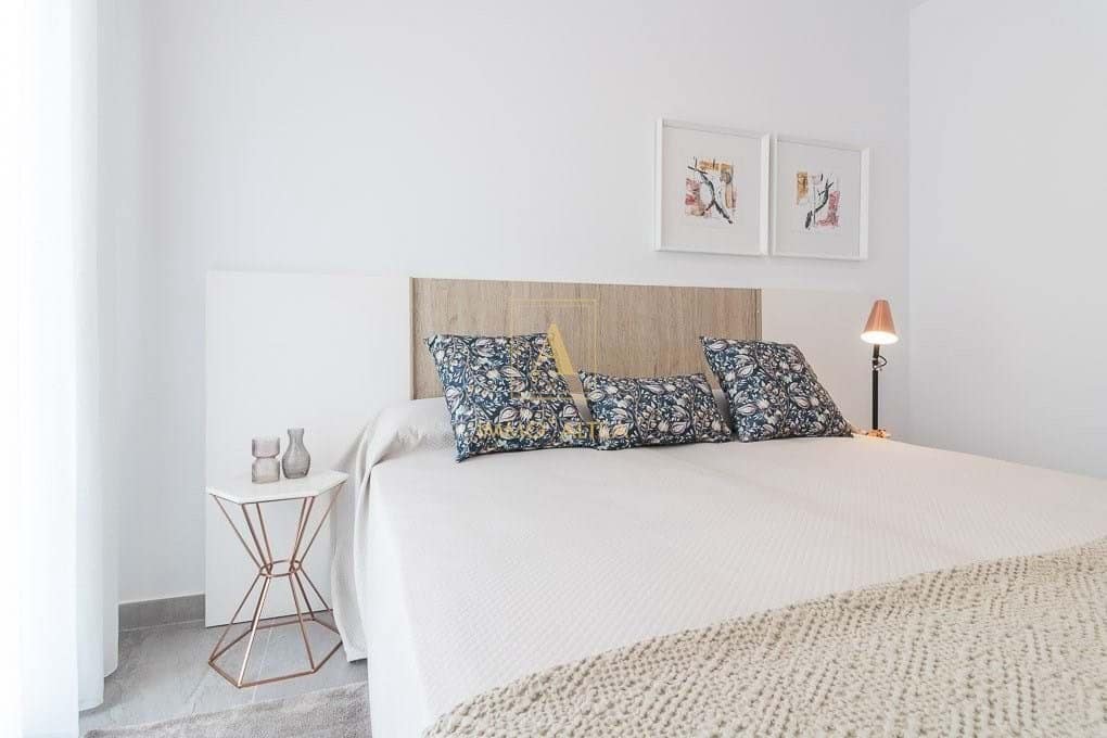 3 sypialnia Willa na sprzedaż w Torrevieja z basenem - 289 900 € (Ref: 9566914)