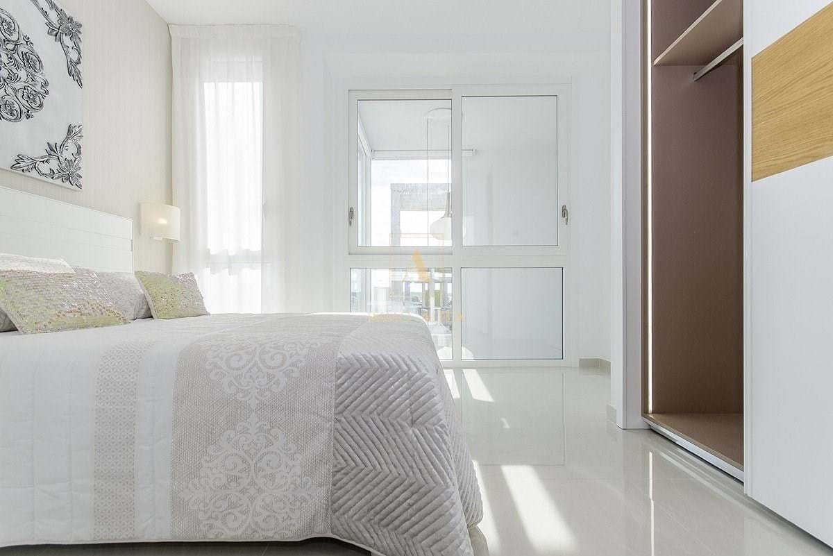 3 soveværelse Villa til salg i Alicante by med swimmingpool - € 485.000 (Ref: 9566954)