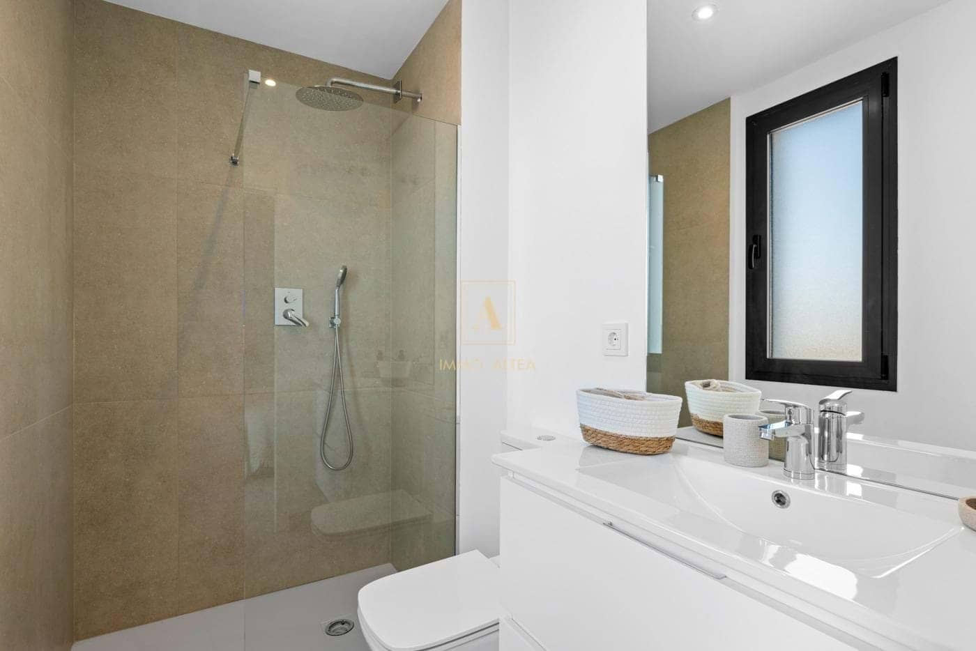 2 makuuhuone Kattohuoneisto myytävänä paikassa Mar de Cristal mukana uima-altaan - 358 000 € (Ref: 9566974)