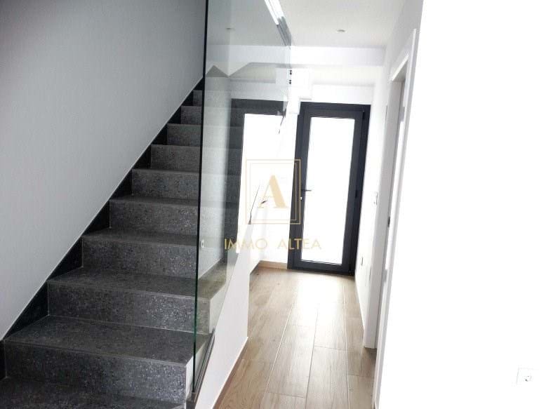 3 quarto Moradia para venda em Pilar de la Horadada com piscina - 379 900 € (Ref: 9566990)