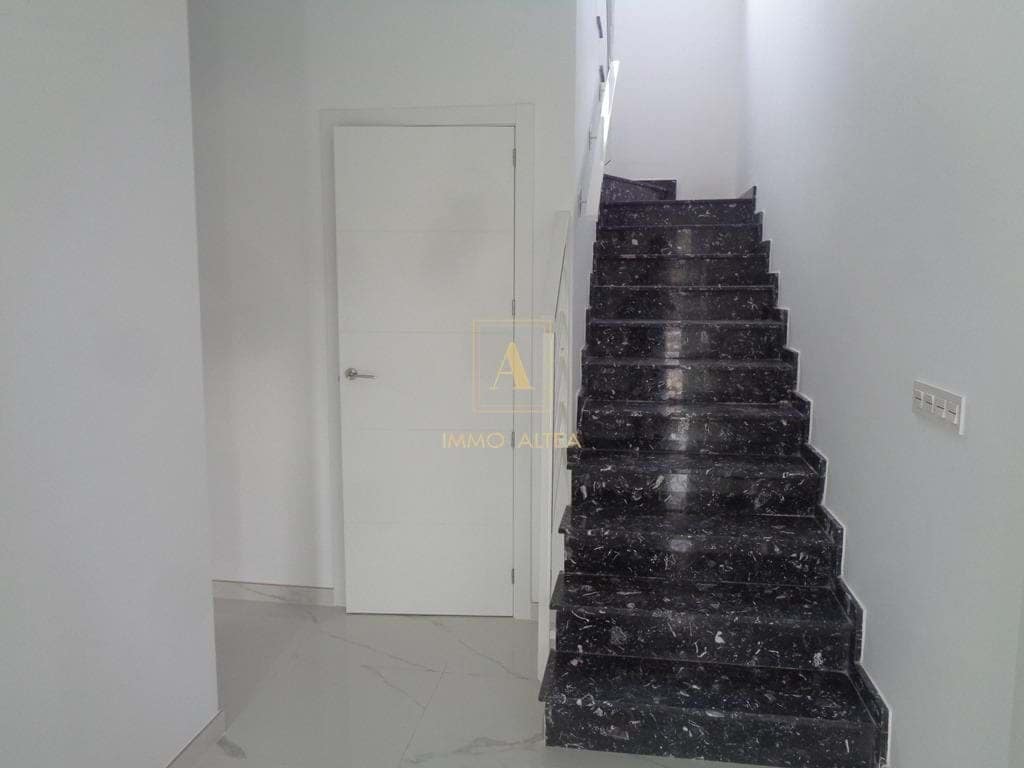 4 quarto Moradia para venda em Alicante cidade com piscina - 423 000 € (Ref: 9567097)