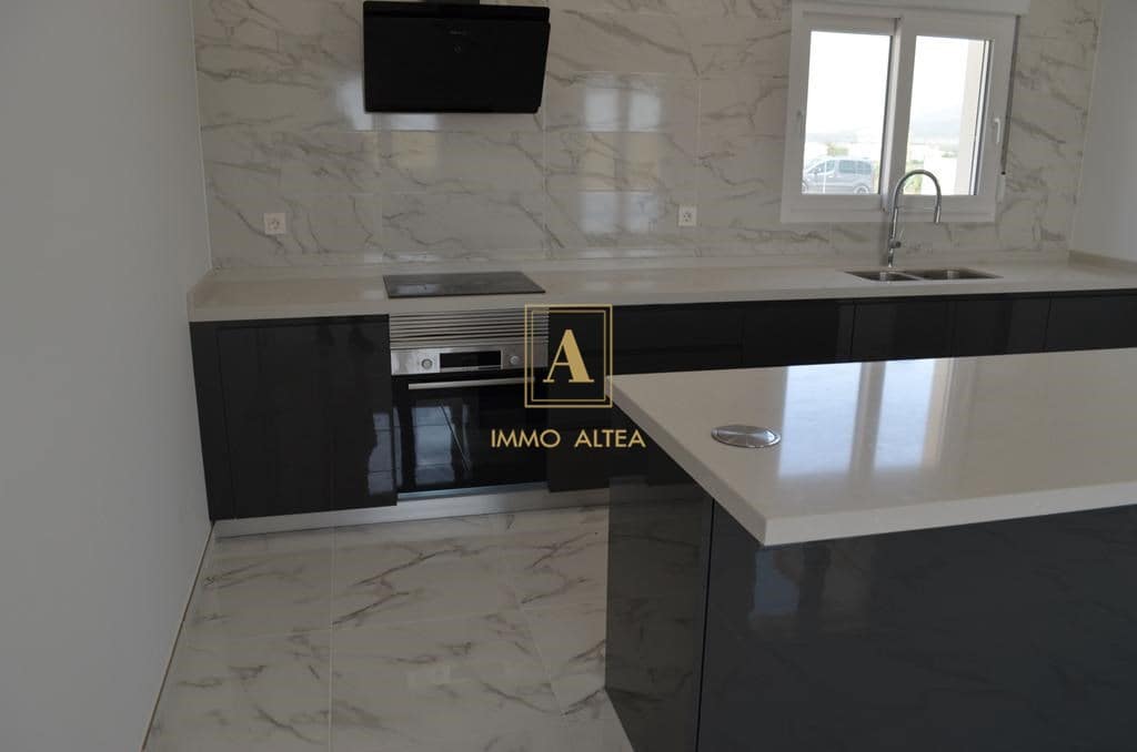 4 soveværelse Villa til salg i Alicante by med swimmingpool - € 505.000 (Ref: 9567098)