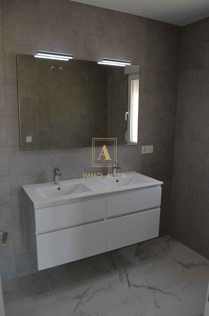 4 soveværelse Villa til salg i Alicante by med swimmingpool - € 505.000 (Ref: 9567098)