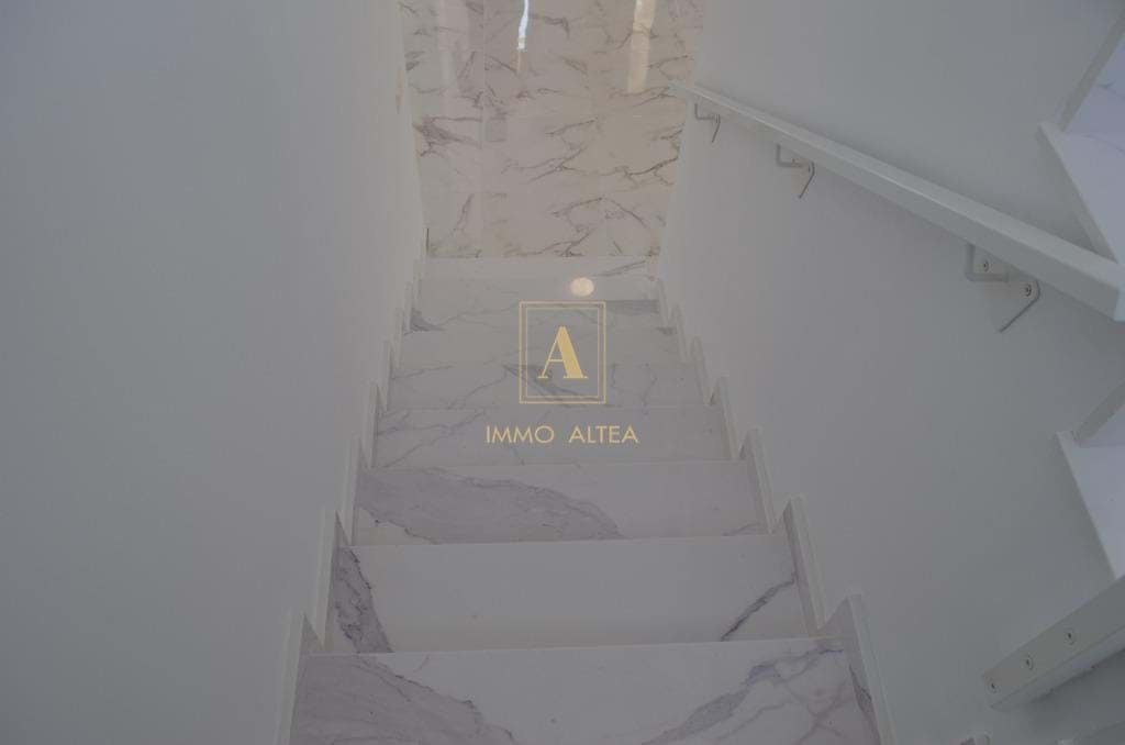 4 soveværelse Villa til salg i Alicante by med swimmingpool - € 505.000 (Ref: 9567098)