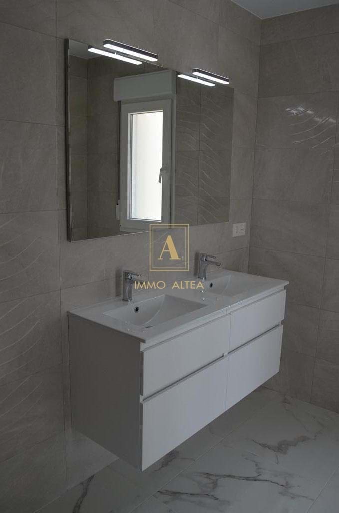 4 soveværelse Villa til salg i Alicante by med swimmingpool - € 505.000 (Ref: 9567098)