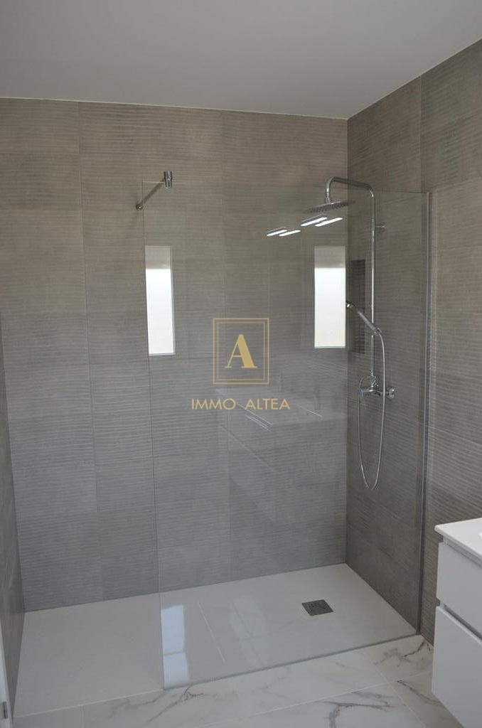 4 soveværelse Villa til salg i Alicante by med swimmingpool - € 505.000 (Ref: 9567098)