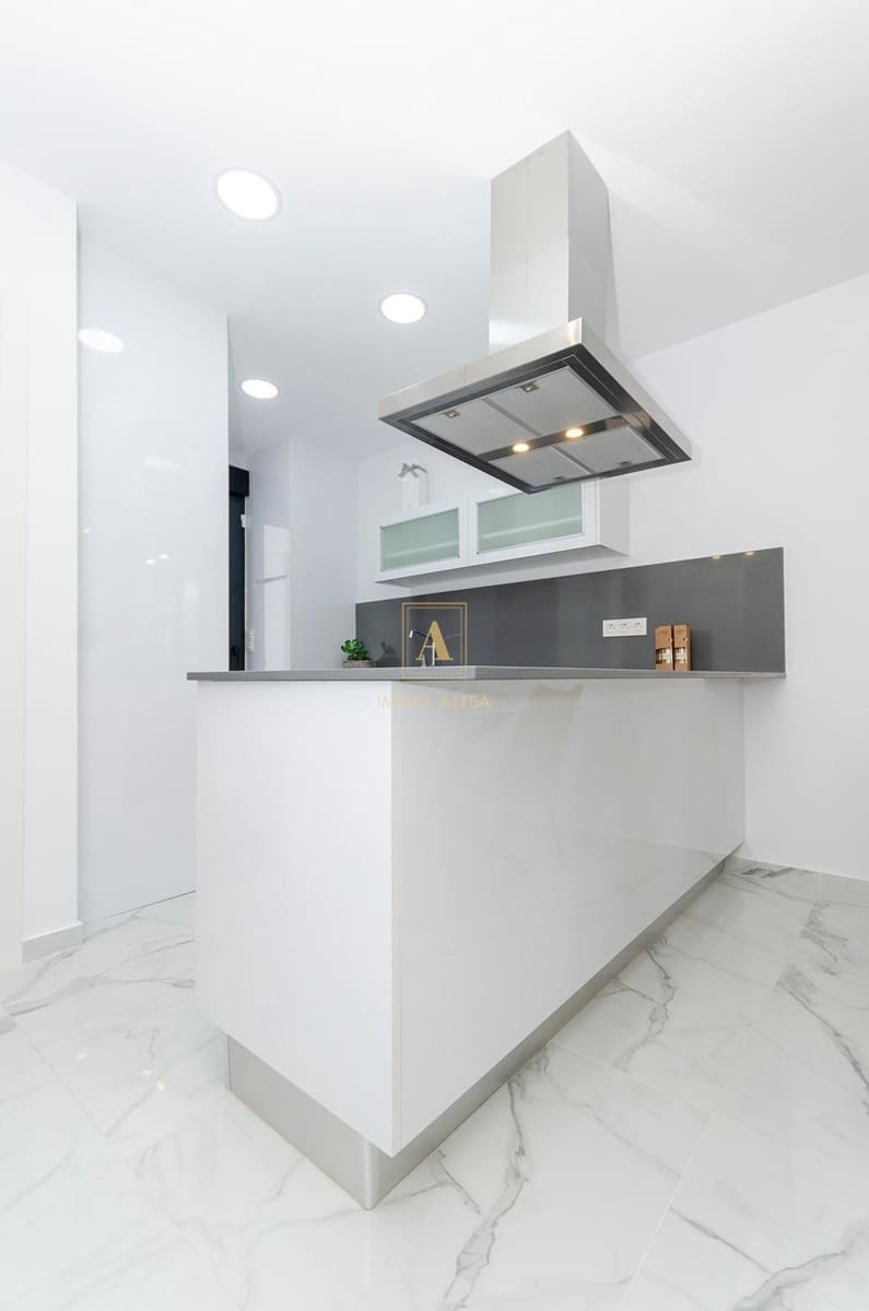 3 sypialnia Willa na sprzedaż w Torrevieja z basenem - 424 000 € (Ref: 9567129)