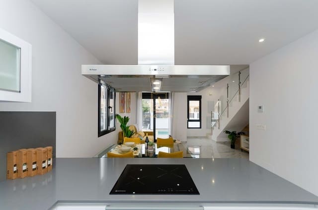 3 sypialnia Willa na sprzedaż w Torrevieja z basenem - 424 000 € (Ref: 9567129)