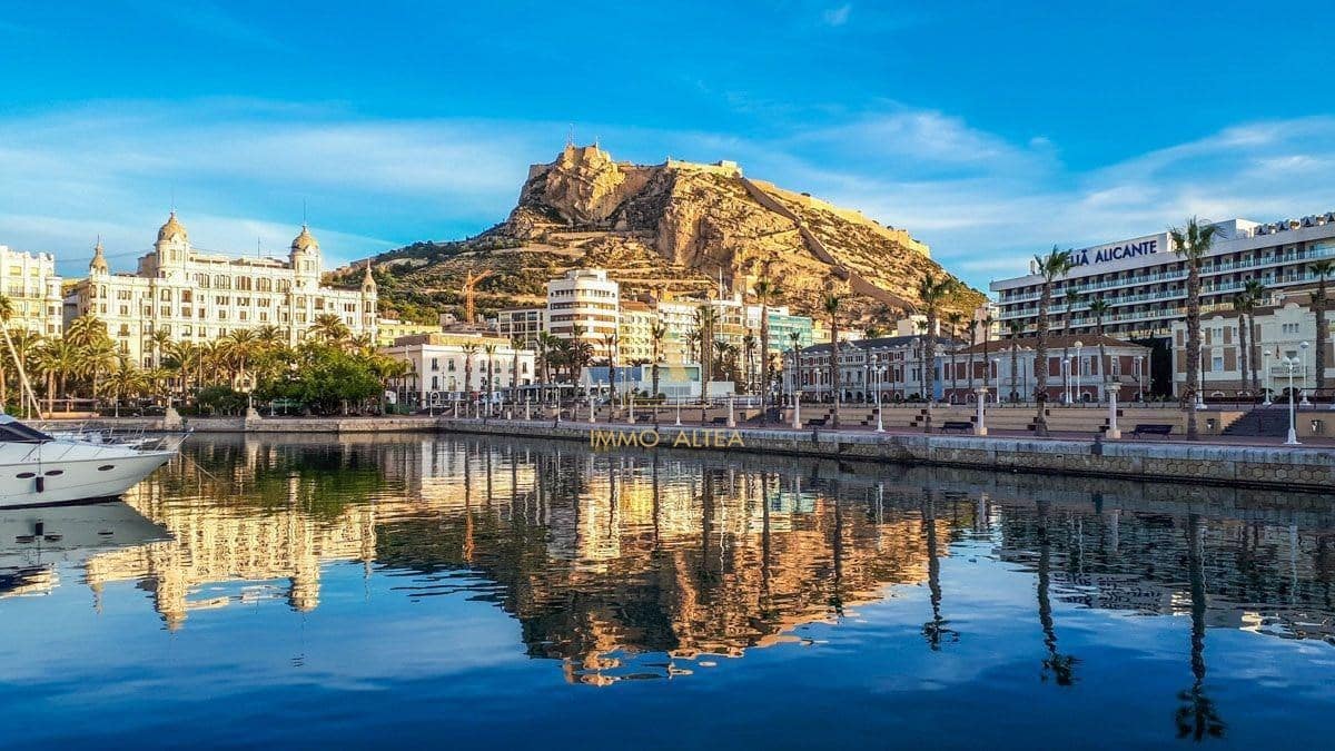 2 Zimmer Apartment zu verkaufen in Alicante / Alacant Stadt - 234.900 € (Ref: 9567145)
