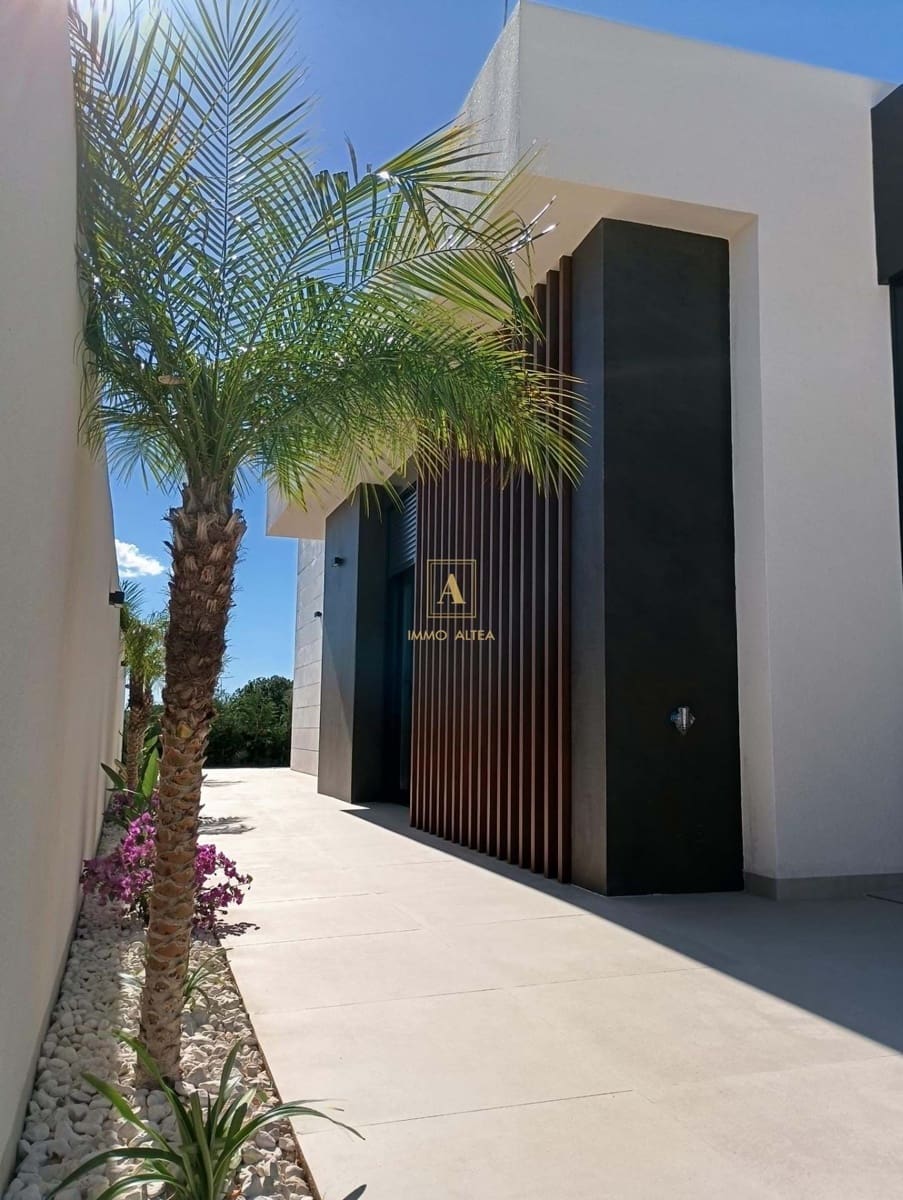 3 bedroom Villa for sale in Pilar de la Horadada with pool - € 594,000 (Ref: 9567194)