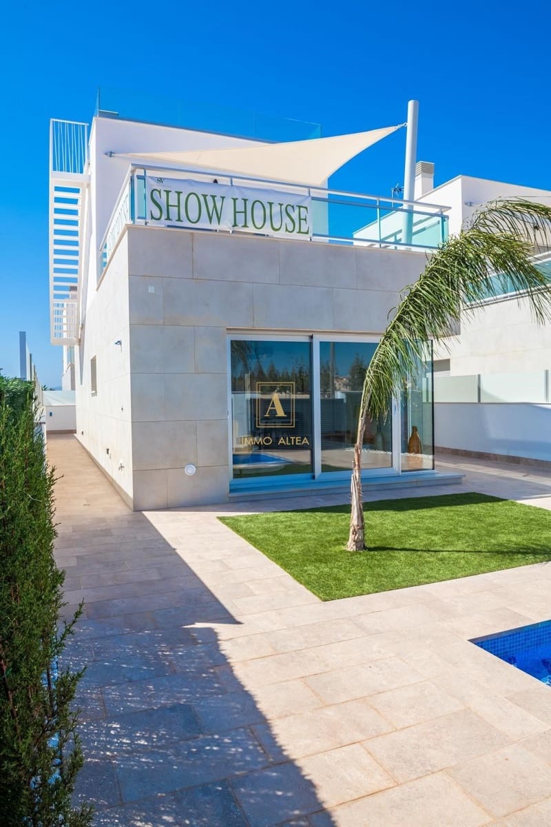 Chalet de 3 habitaciones en Los Alcázares en venta con piscina - 445.000 € (Ref: 9567203)