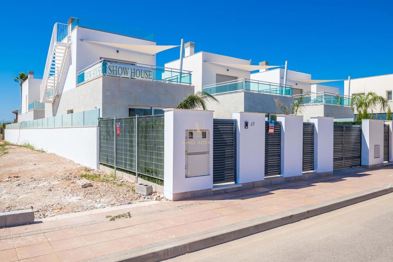 Chalet de 3 habitaciones en Los Alcázares en venta con piscina - 445.000 € (Ref: 9567203)