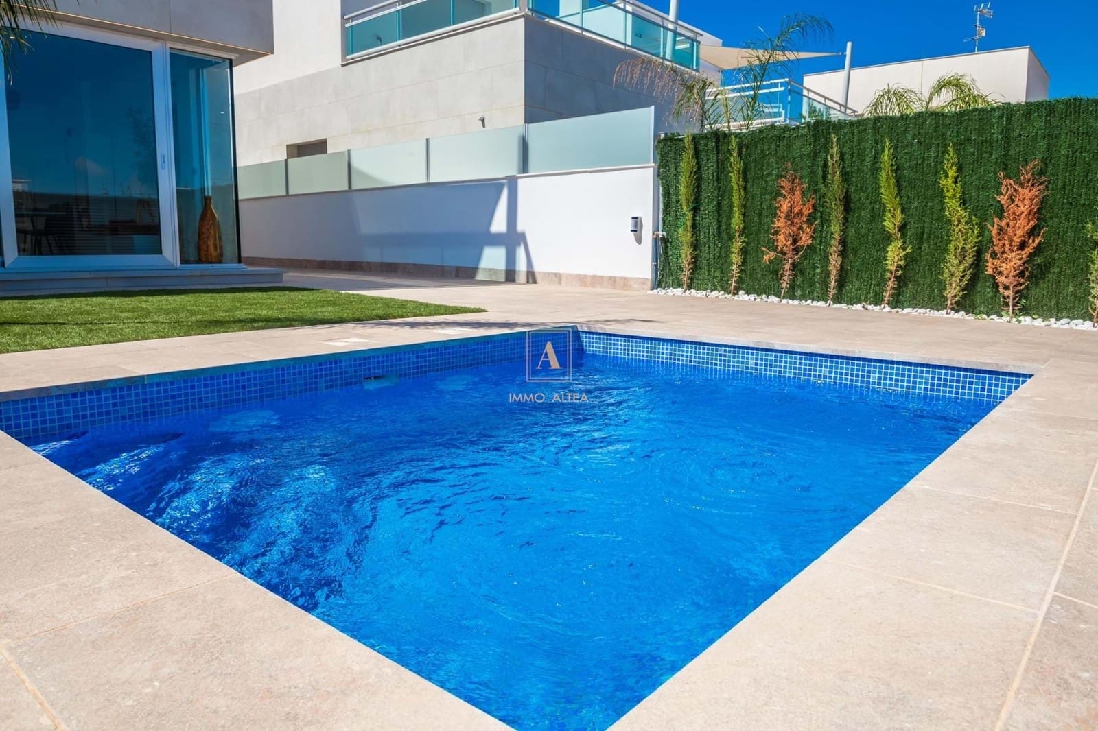 Chalet de 3 habitaciones en Los Alcázares en venta con piscina - 445.000 € (Ref: 9567203)