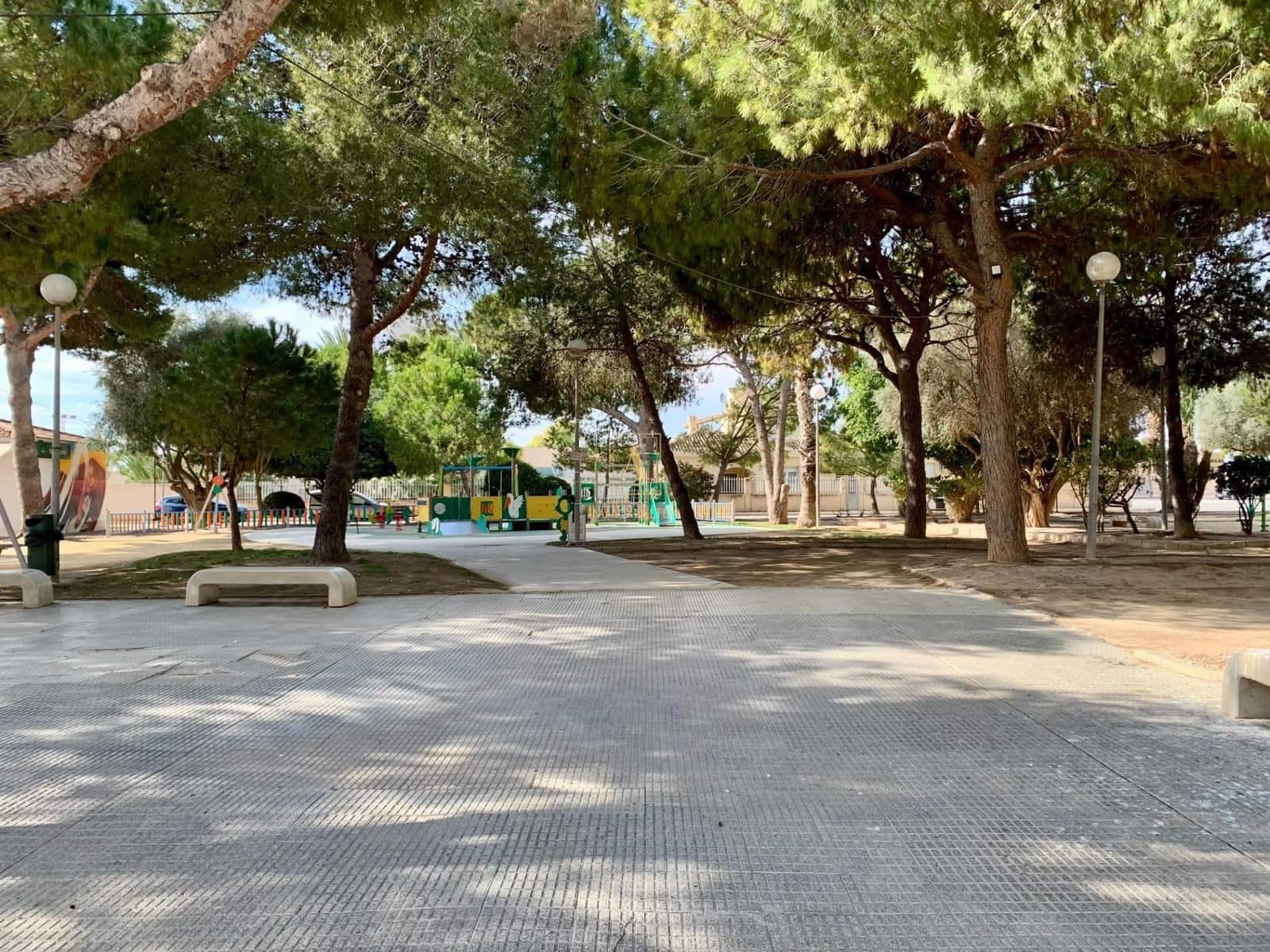 4 makuuhuone Huvila myytävänä paikassa Los Alcazares mukana uima-altaan - 390 000 € (Ref: 9567212)