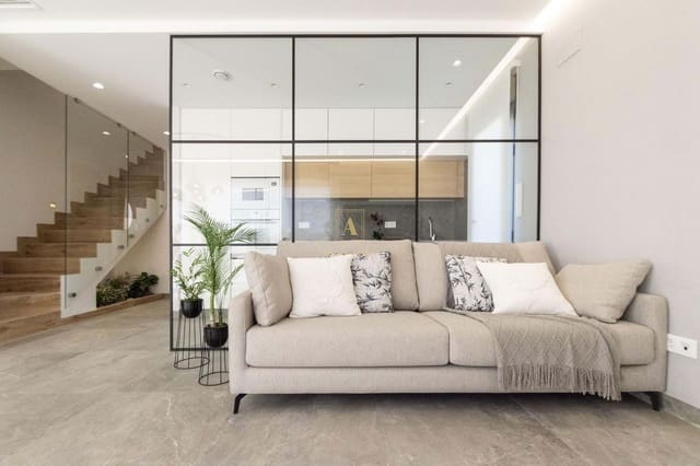 Chalet de 3 habitaciones en Pilar de la Horadada en venta con piscina - 484.900 € (Ref: 9567226)