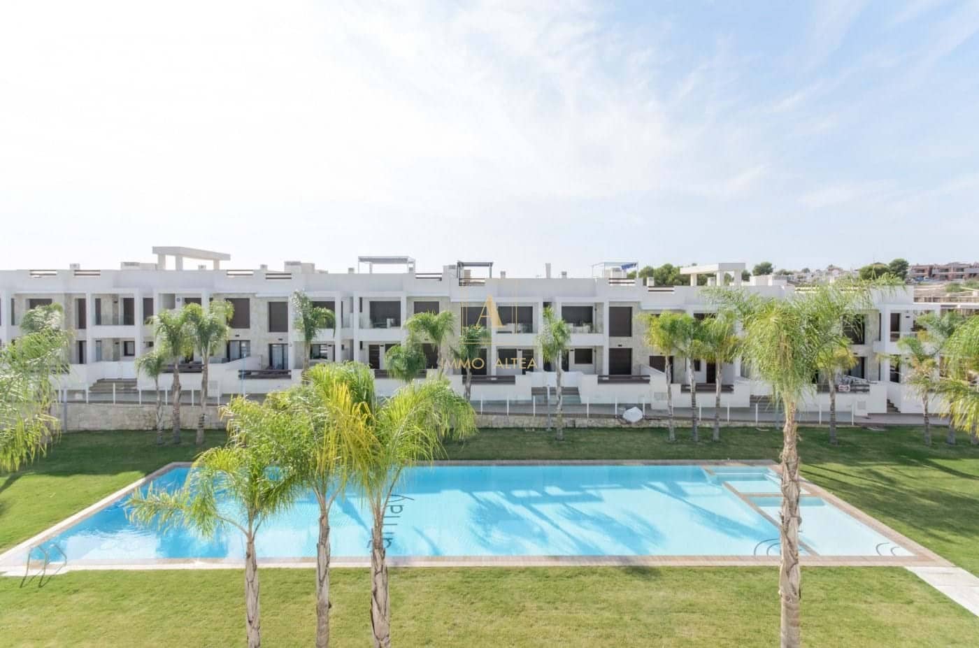 Chalet de 3 habitaciones en Torrevieja en venta con piscina - 335.000 € (Ref: 9567283)