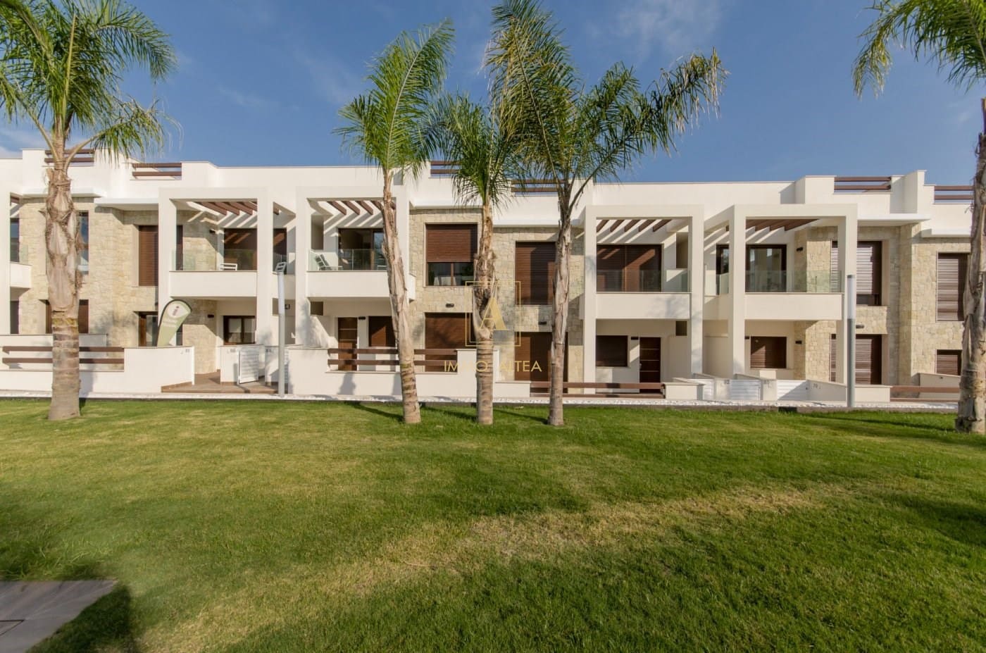 Chalet de 3 habitaciones en Torrevieja en venta con piscina - 335.000 € (Ref: 9567283)