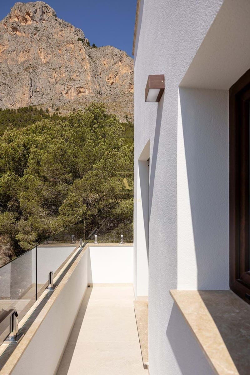 3 bedroom Villa for sale in Polop with pool - € 598,000 (Ref: 9567399)