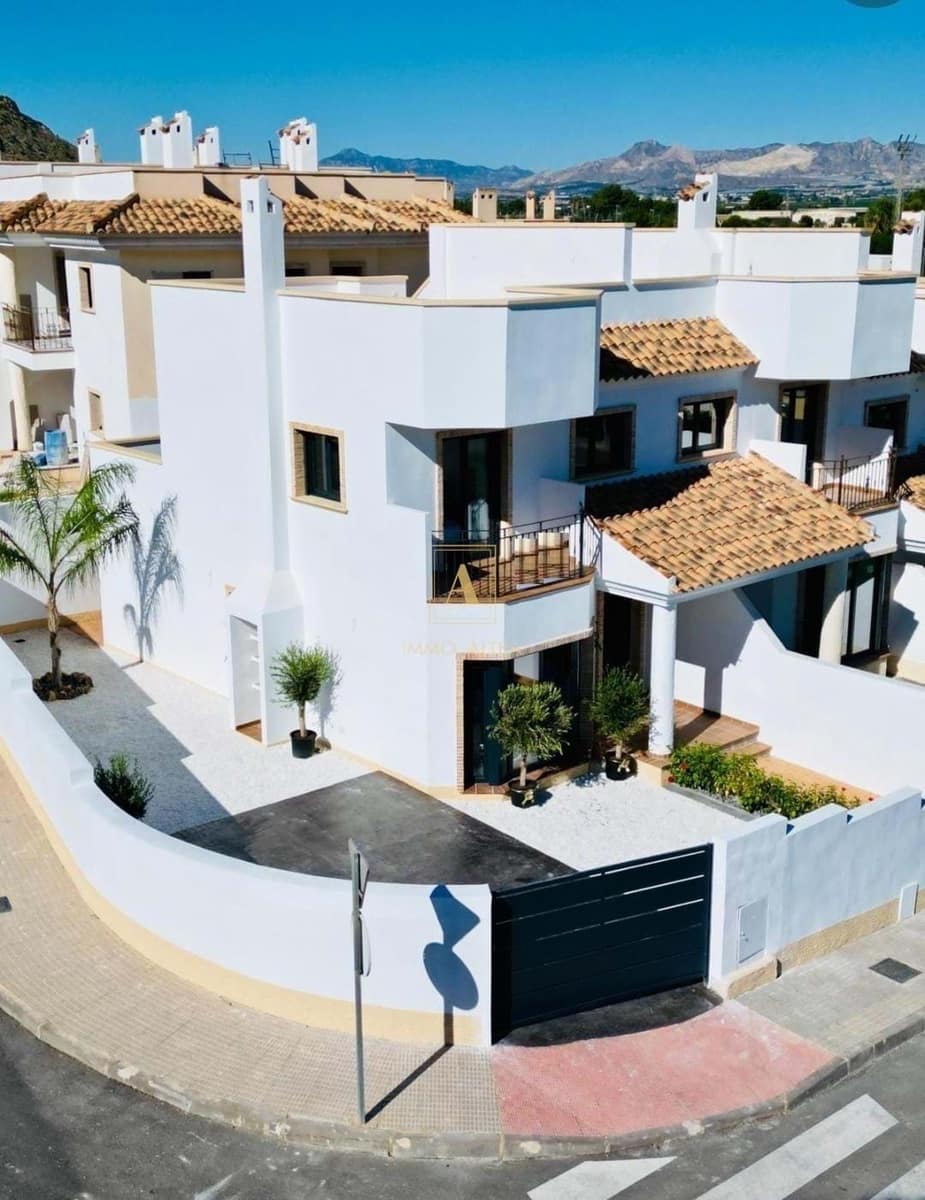3 bedroom Villa for sale in Cox with pool - € 229,000 (Ref: 9567756)