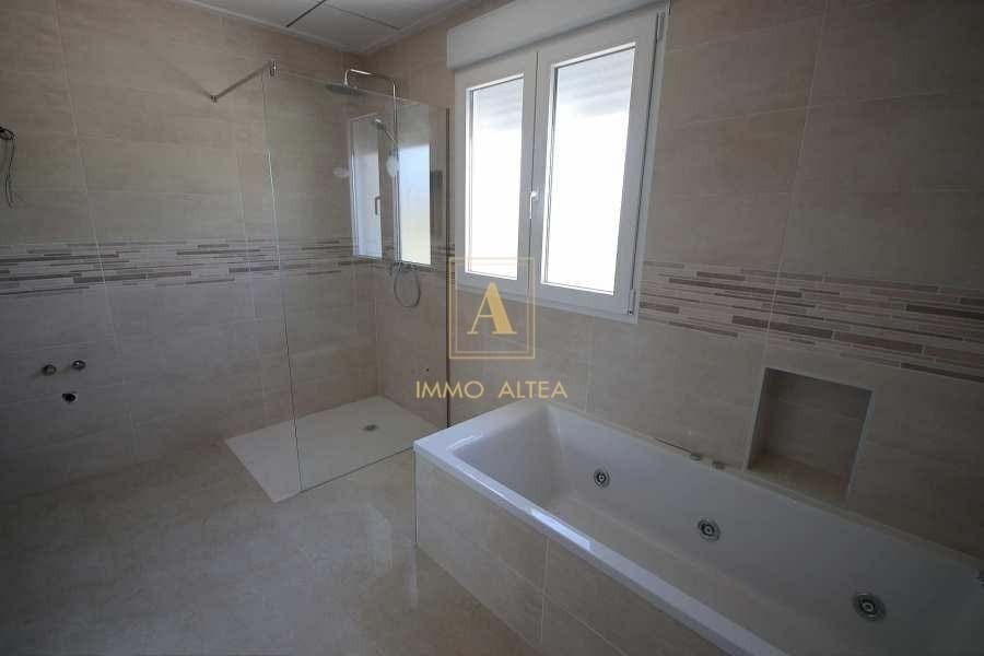 4 Zimmer Villa zu verkaufen in Alicante / Alacant Stadt mit Pool - 491.000 € (Ref: 9567770)