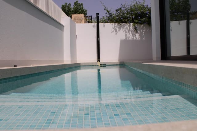 Chalet de 3 habitaciones en Pilar de la Horadada en venta con piscina - 599.900 € (Ref: 9567823)