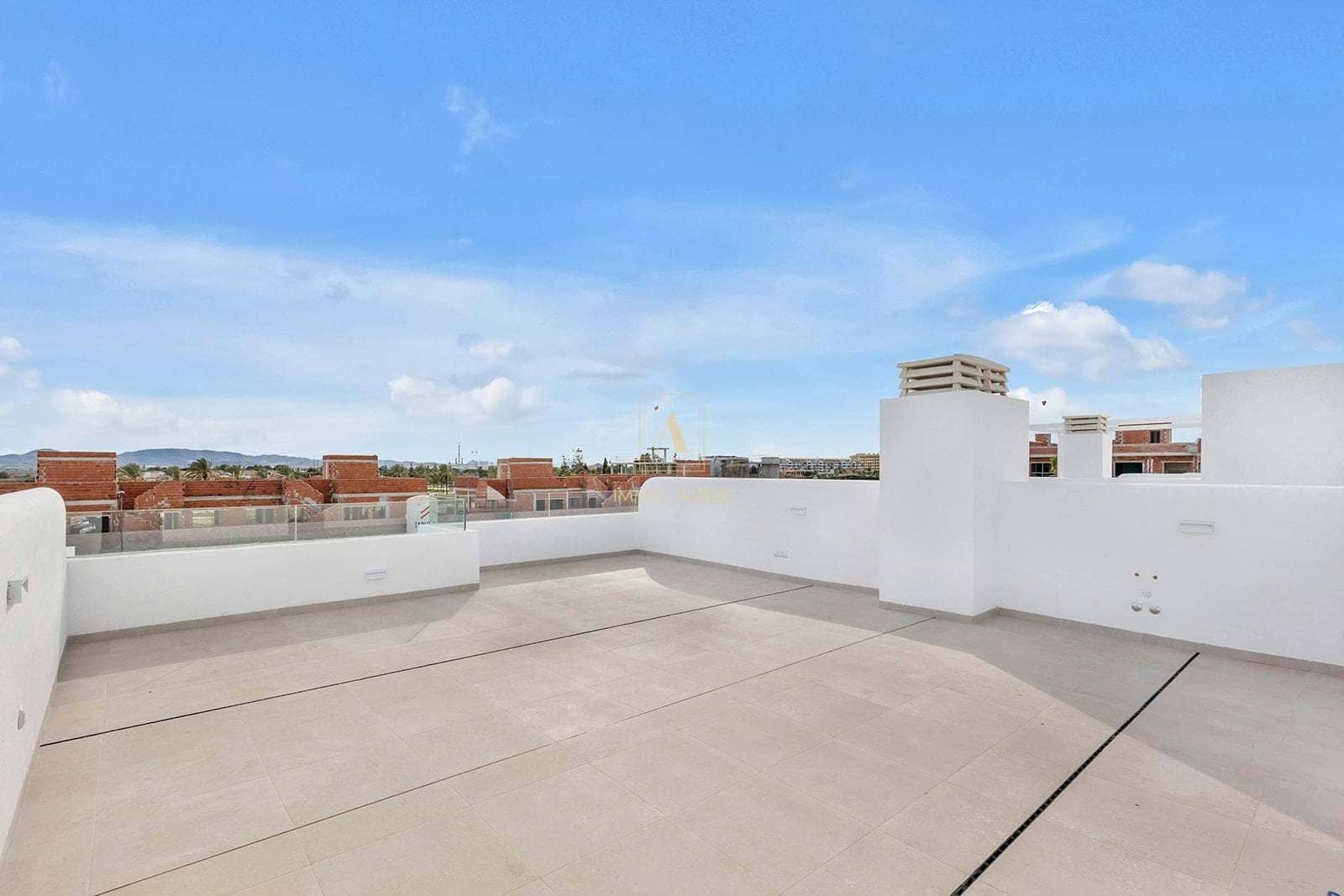 2 soverom Penthouse til salgs i Los Alcazares med svømmebasseng - € 339 900 (Ref: 9594605)