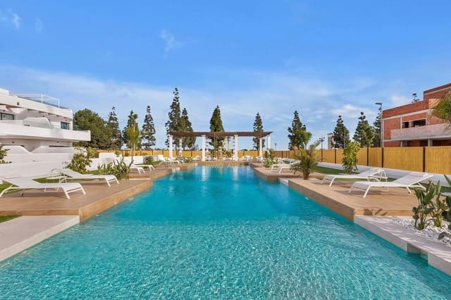 3 soveværelse Villa til salg i Los Alcázares med swimmingpool - € 359.900 (Ref: 9594609)