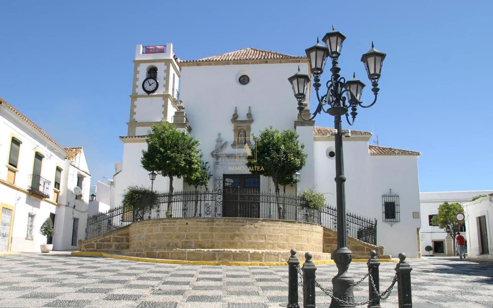 2 bedroom Apartment for sale in La Linea de la Concepcion - € 391,000 (Ref: 9629583)