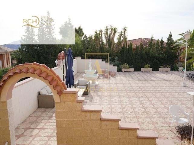 6 Zimmer Villa zu verkaufen in Alicante / Alacant Stadt mit Pool - 1.090.000 € (Ref: 9639057)